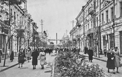 Прикрепленное изображение: Пушкина ул на фонтан у ДОф 1957г 1.jpg